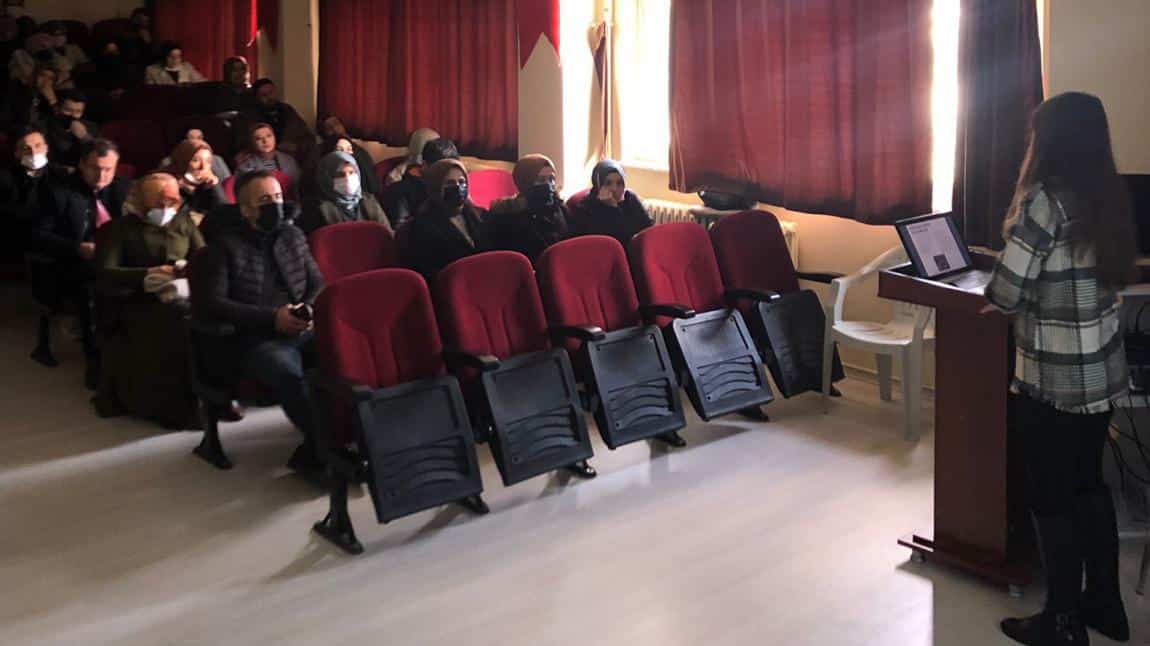 Rehberlik servisimiz DÖGEP projesi kapsamında Esenyurt bölgesi Din Kültürü ve Ahlak Bilgisi öğretmenlerine seminer verdi