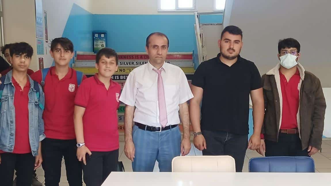Wushu Balkan ve Türkiye şampiyonu eski öğrencimiz Muhammet Mertkan ULUCUTSOY'u okulumuza davet edip öğrencilerimizle buluşturduk